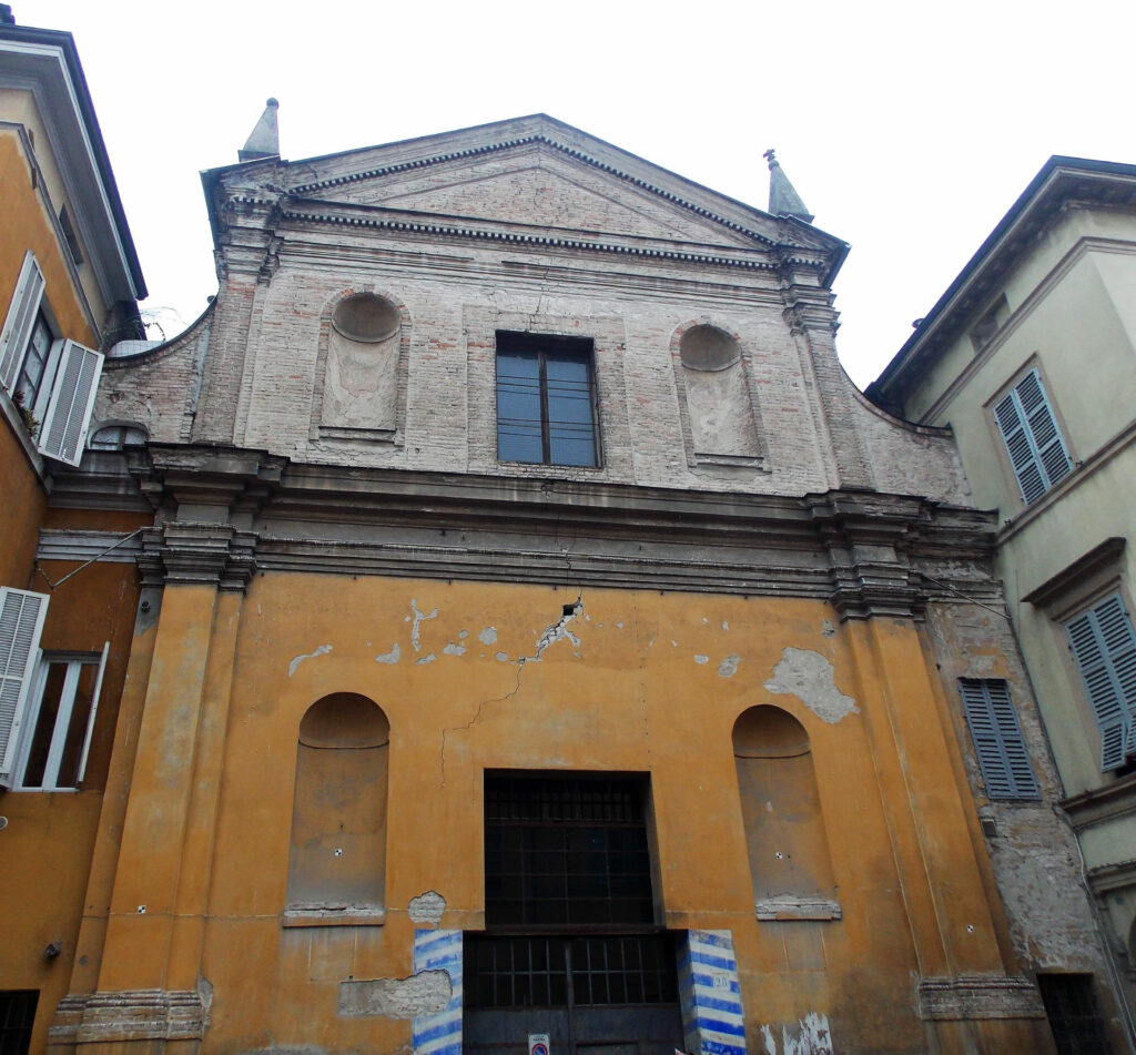 Facciata oratorio borgo colonne parma